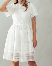 Cargar imagen en el visor de la galería, Sara White