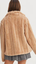 Cargar imagen en el visor de la galería, Nina Beige Coat
