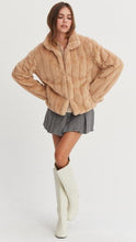 Cargar imagen en el visor de la galería, Nina Beige Coat
