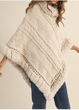 Cargar imagen en el visor de la galería, Belen White Cape
