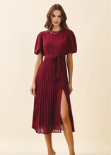 Cargar imagen en el visor de la galería, Giselle Burgundy
