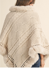 Cargar imagen en el visor de la galería, Belen White Cape
