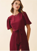 Cargar imagen en el visor de la galería, Giselle Burgundy
