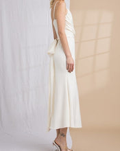 Cargar imagen en el visor de la galería, Satin White Maxi Dress
