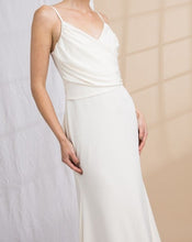 Cargar imagen en el visor de la galería, Satin White Maxi Dress
