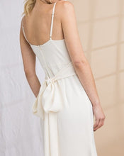 Cargar imagen en el visor de la galería, Satin White Maxi Dress
