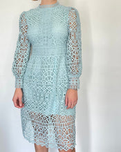Cargar imagen en el visor de la galería, Crochet Midi Mint Dress
